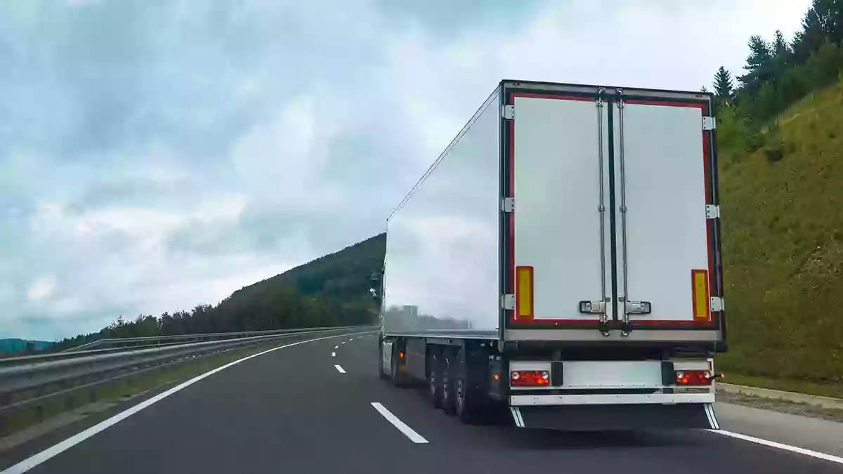 租用 U-HAUL 货车会比搬家公司更便宜吗？